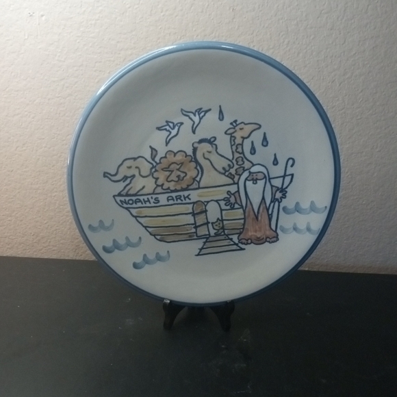 GORGEOUS Louisville Stoneware Kentucky 10" NOAHS ARK Stoneware Decorative Plate. - Picture 5 of 5